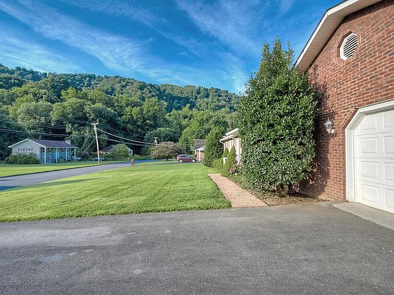 5th image of 214 Mayfield Dr