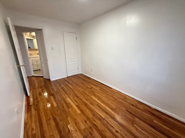 592 East 81st Street image 18 of 24