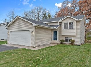 111 McGregor Ave N, Mahtomedi, MN 55115