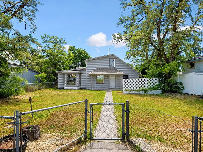 1504 E Queen Ave — Photo 28