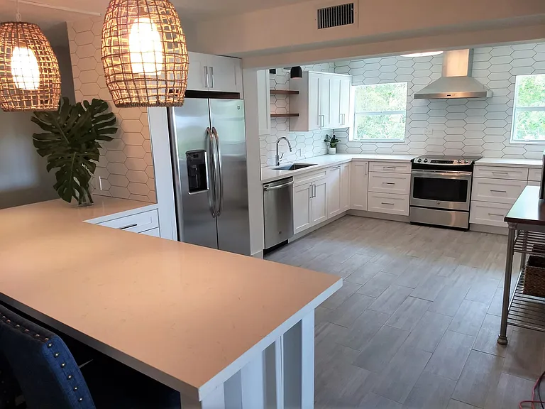120 E Shore Dr — Photo 3