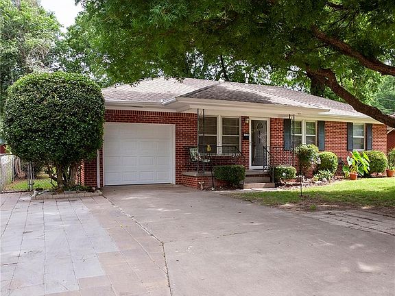 3rd image of 1525 Camden Way