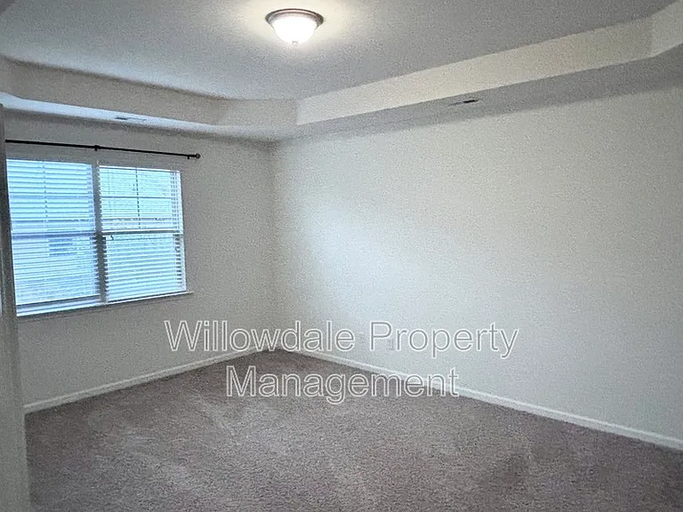 535 Whitworth Ln — Photo 11