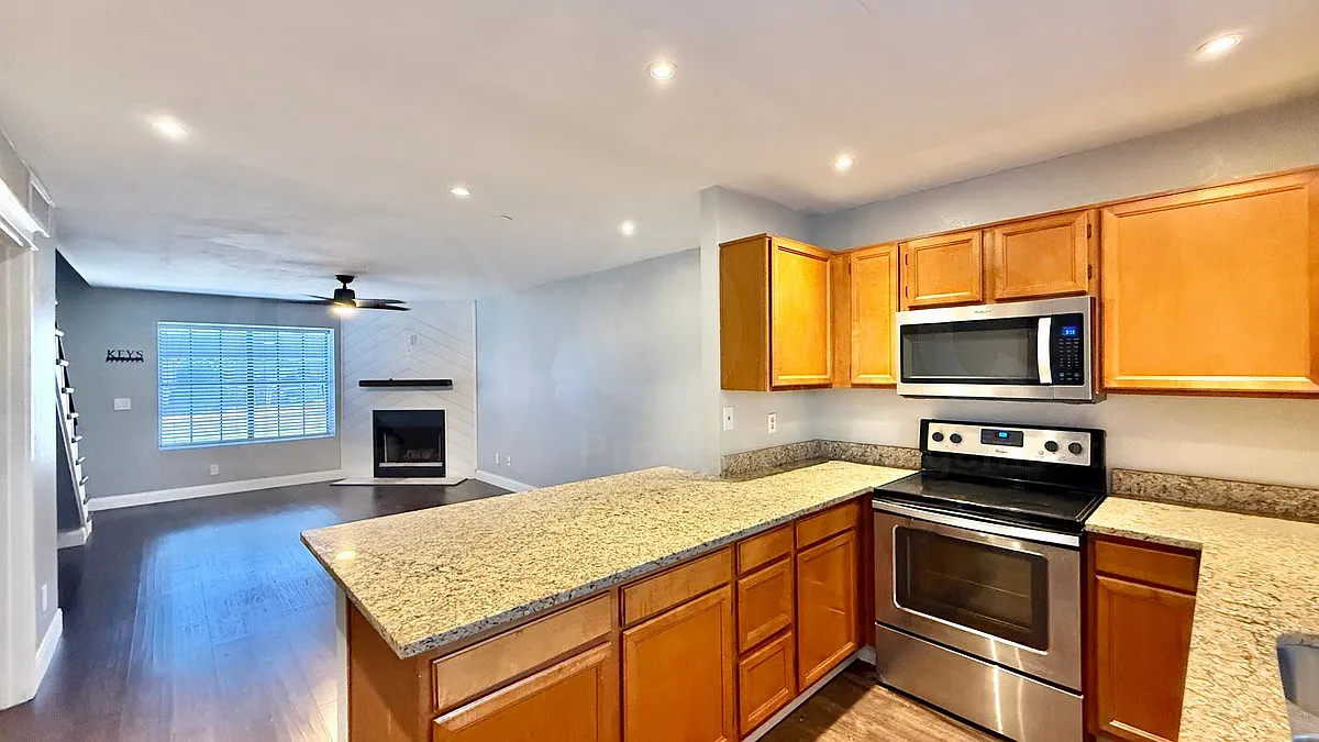 2 bed, 1.5 bath, 954 sqft, $1,900 — Photo 4
