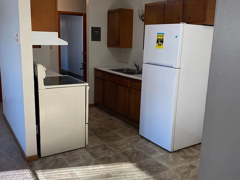 410 4th Ave NE #13 — Photo 3