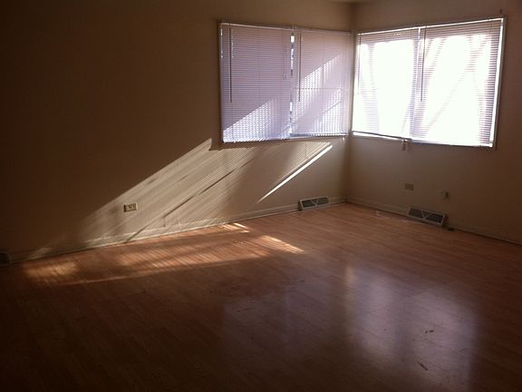2nd image of 2040 Williamsburg Dr