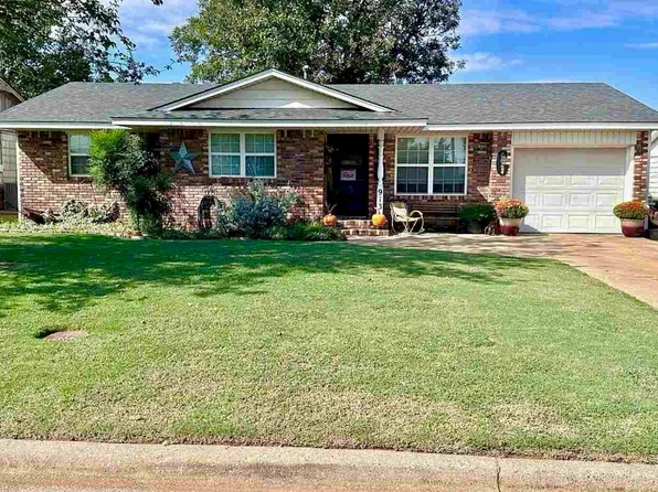 913 N 13th St, Frederick, OK 73542