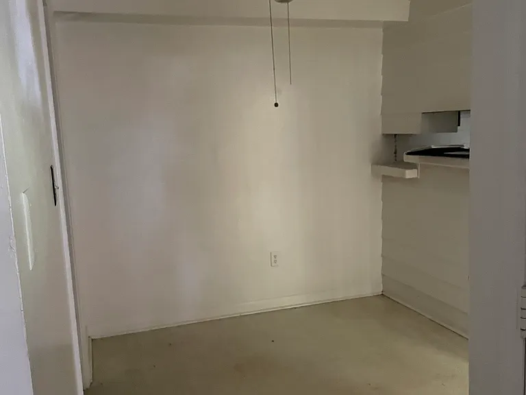 800 Fox Run Ave #4 — Photo 4