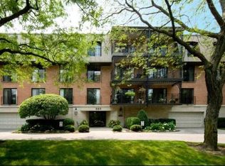680 Green Bay Rd APT 103, Winnetka, IL 60093