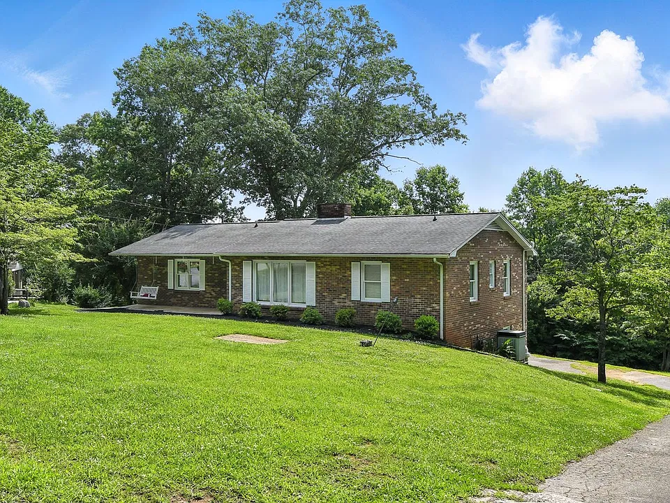 5212 Walter Starnes Pl
