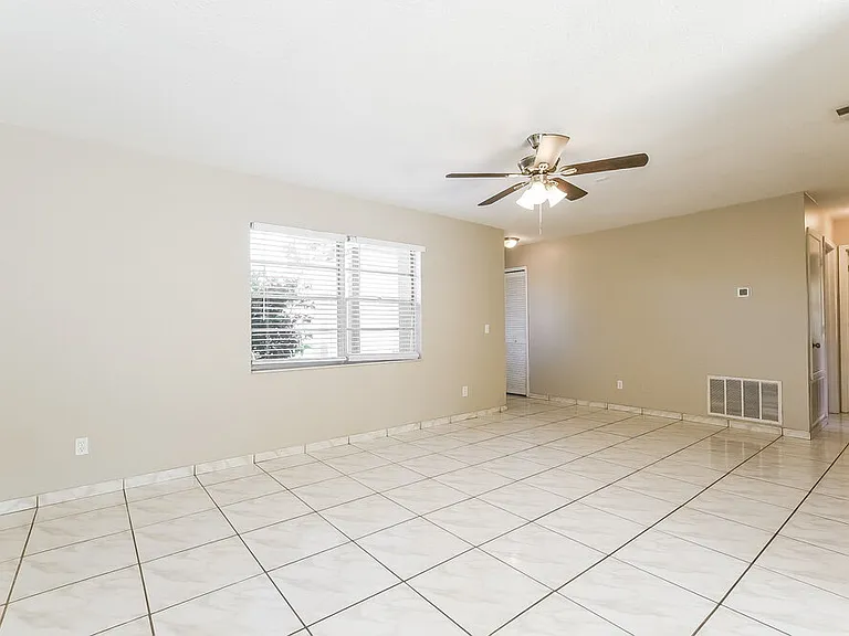 1410 Orchid Ln — Photo 5