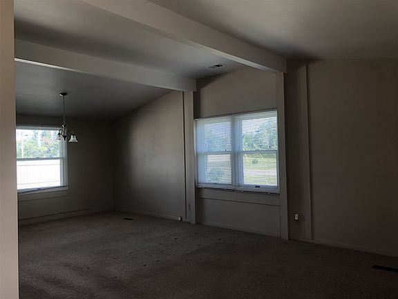5th image of 100 Caribou St
