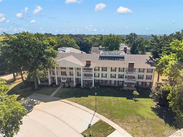 1511 Hampton Hall Dr APT 18, Chesterfield, MO 63017