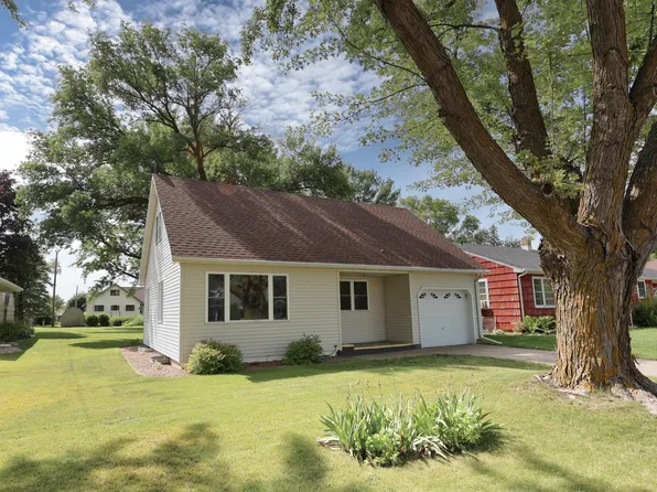 750 Clark Ave, Gibbon, MN 55335