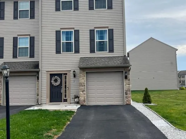 201 Katelyn Dr, New Oxford, PA 17350