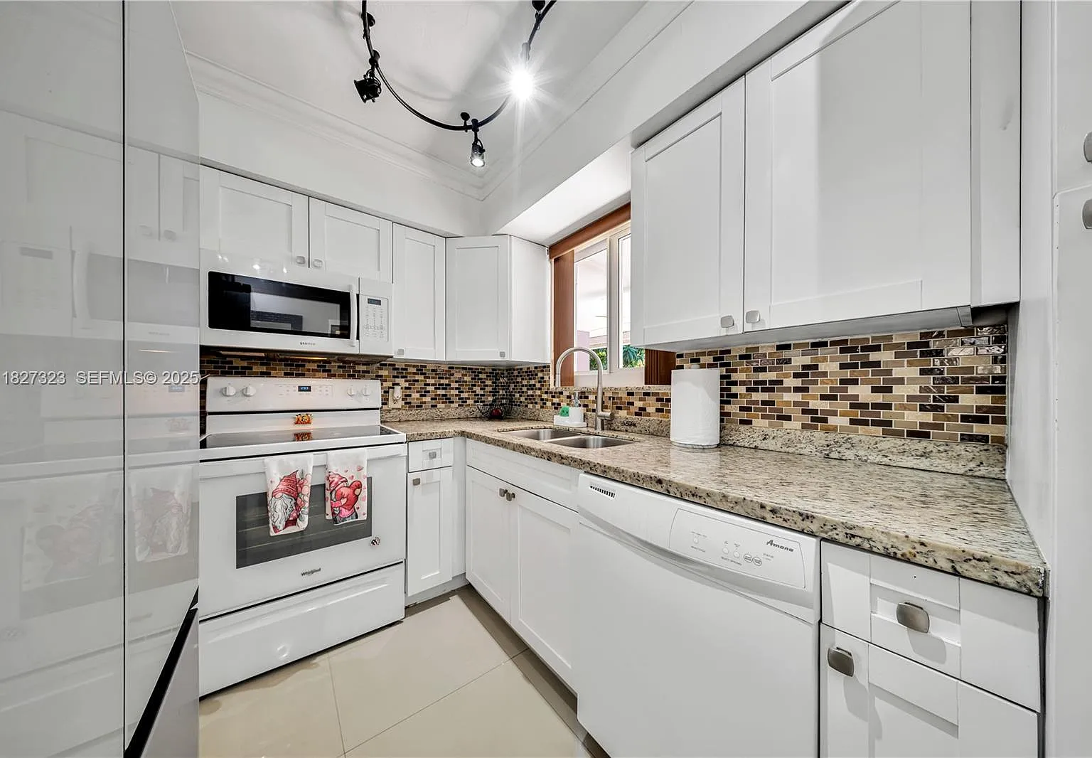 3 bed, 1088 sqft, $3,975 — Photo 4