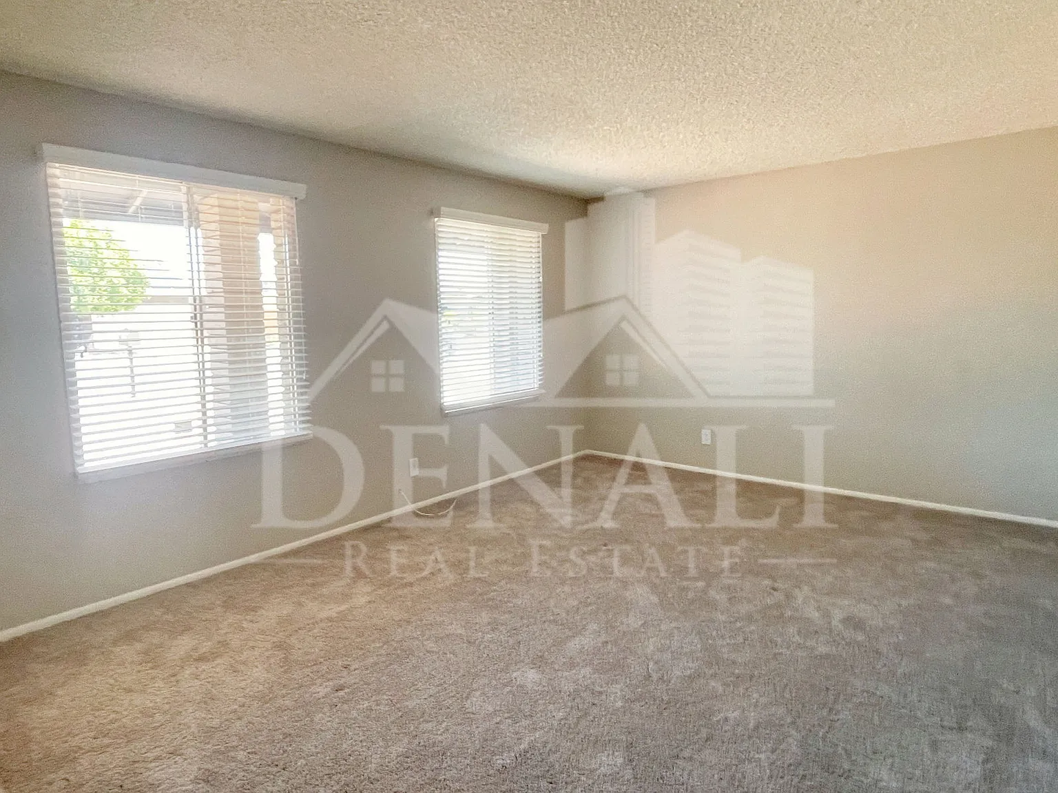 4 bed, 2.0 bath, 1968 sqft, $2,195 — Photo 2