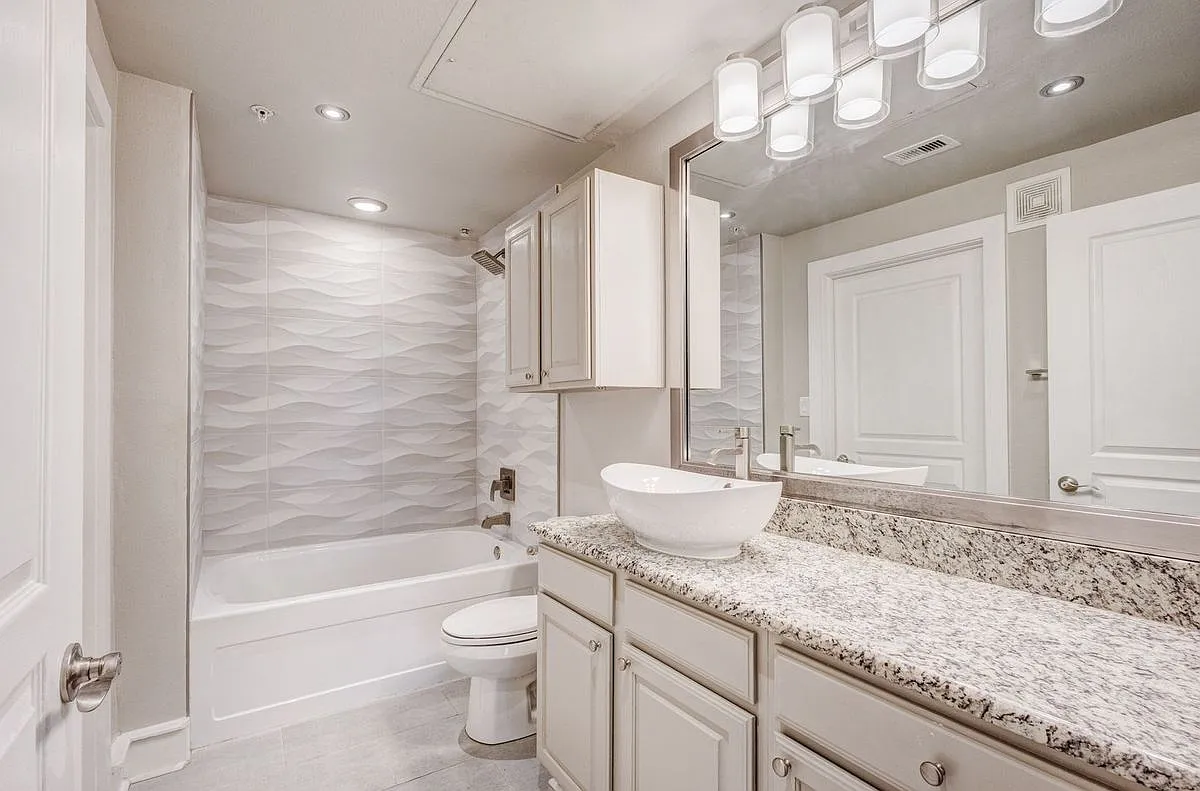 1 bed, 1.0 bath, 878 sqft, $1,900 — Photo 4