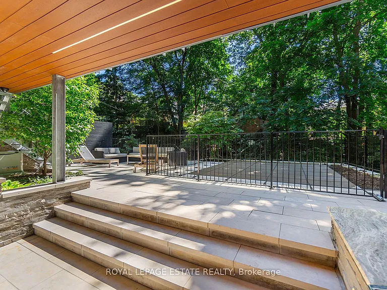 11 Pine Cres — Photo 47