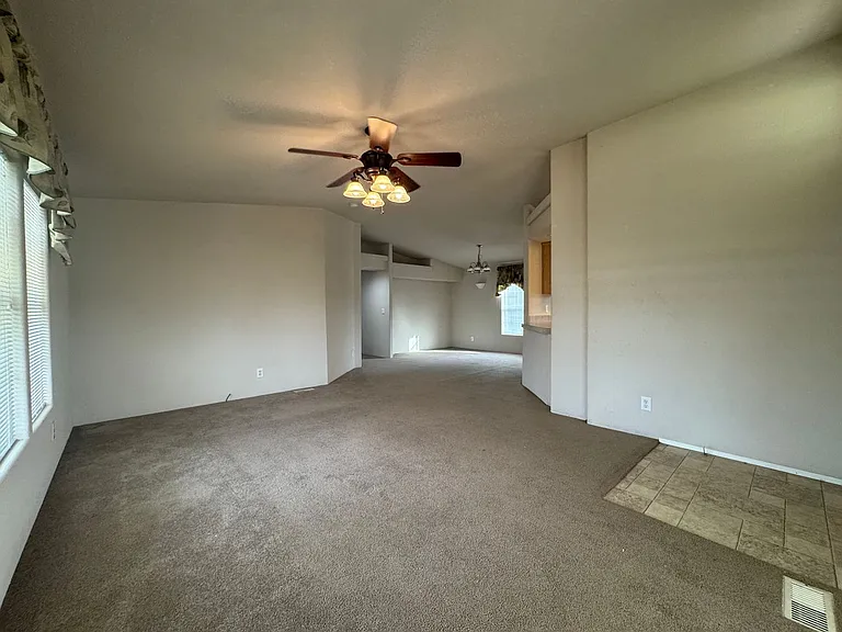 10044 S Kent Rd — Photo 3