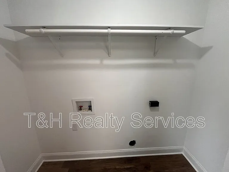 708 N Independence St — Photo 34