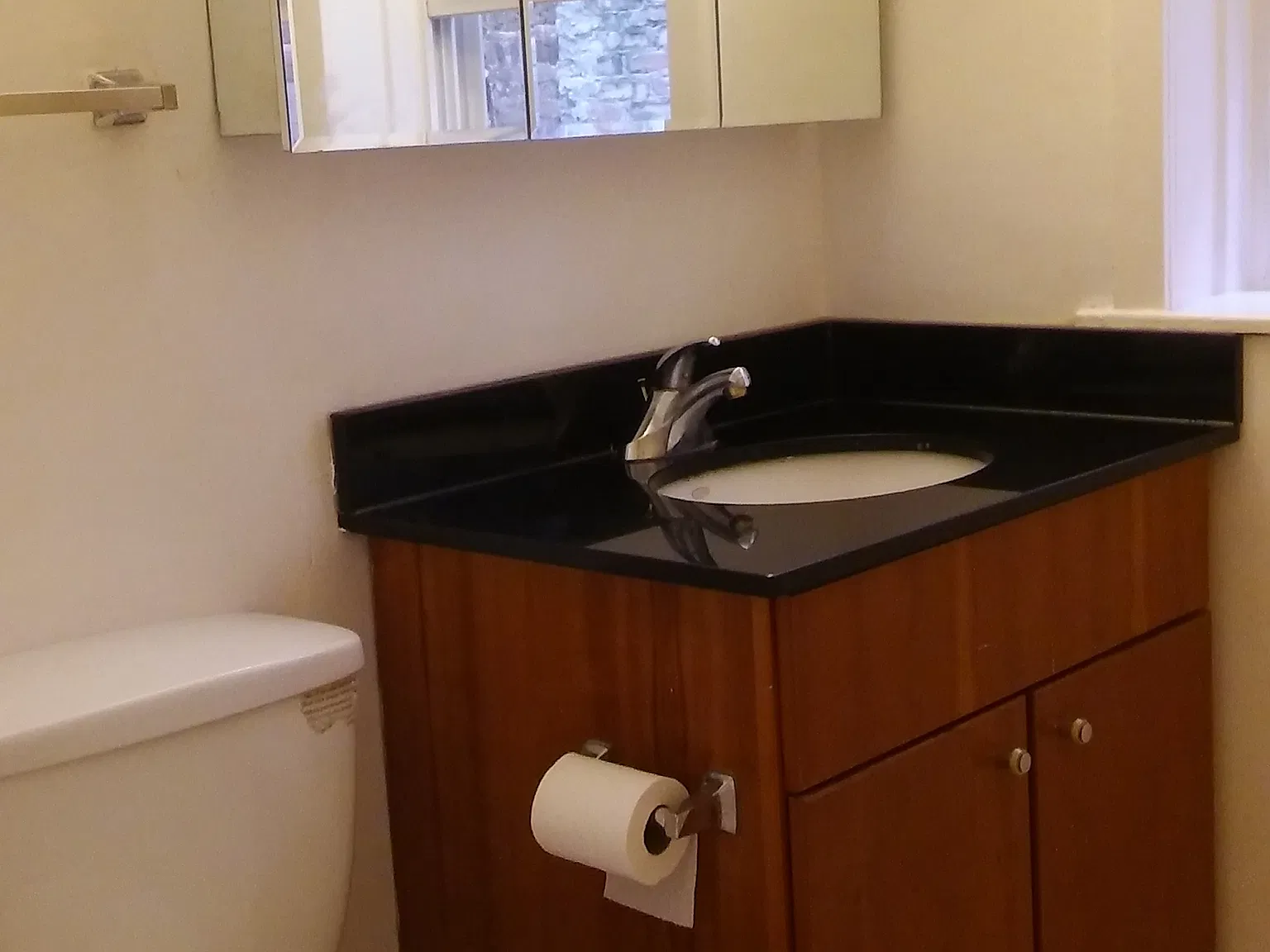 4 bed, 1500 sqft, $700 — Photo 2