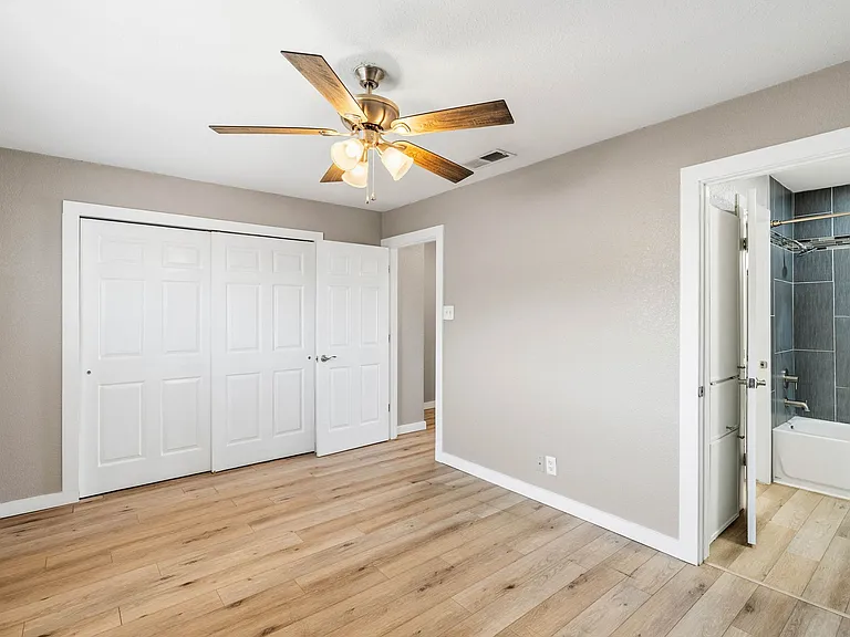 4820 Delwood St — Photo 15