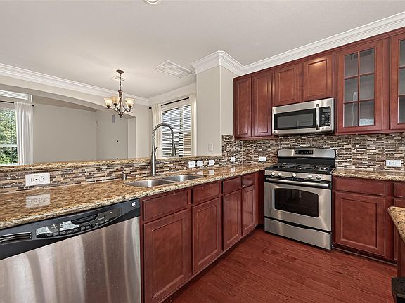 5th image of 888 Fisher St