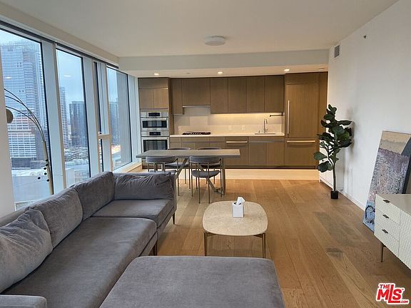 5th image of 889 Francisco St Unit 3009