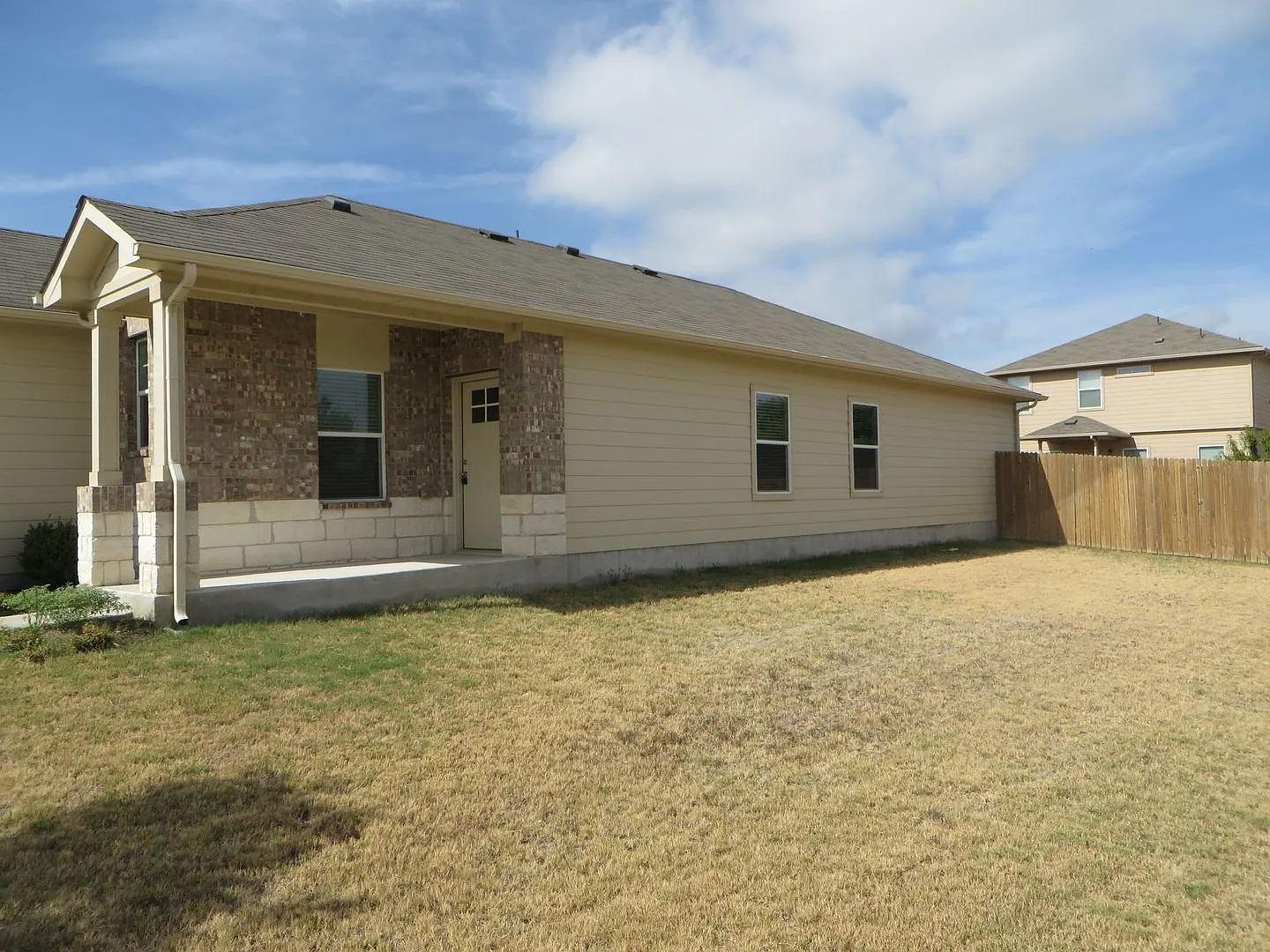 3 bedroom 2 bath in the La Conterra neighborhood — Photo 3