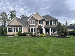 224 Brittany Pl, Niskayuna, NY 12309