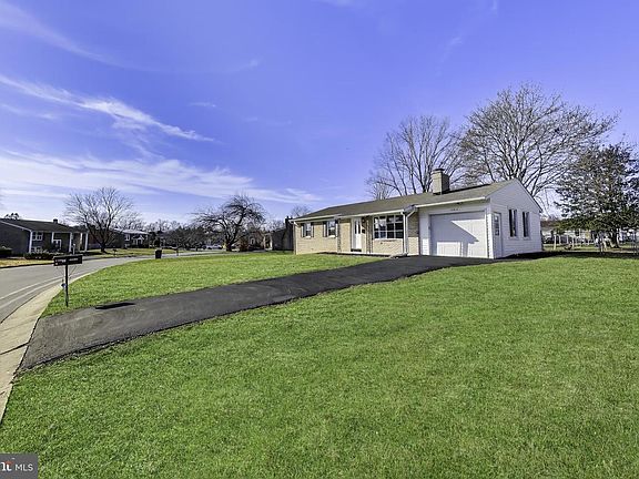 4th image of 10810 Rosewood Dr