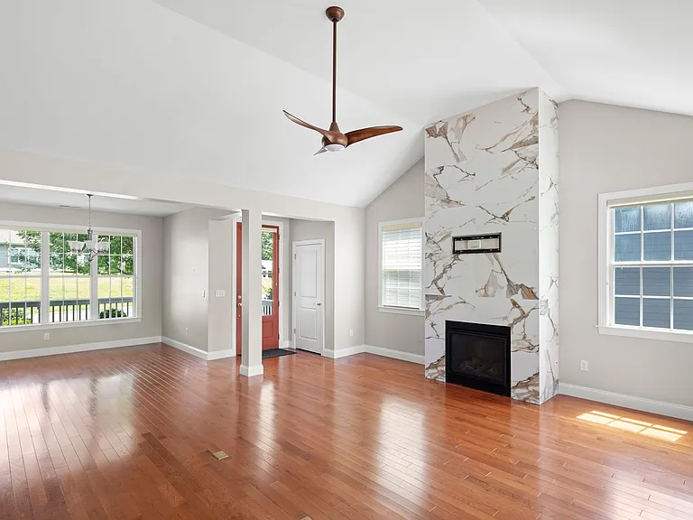 14 Rose Creek Rd — Photo 4