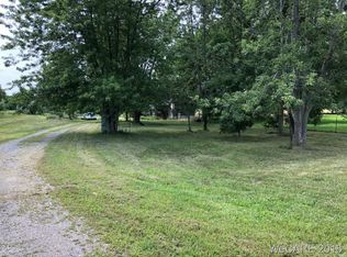 102 Middle Point Wetzel Rd, Middle Pt, OH 45863