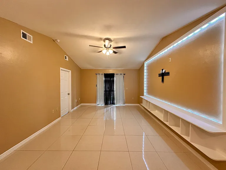 4209 SW Santa Barbara Pl #4 — Photo 7