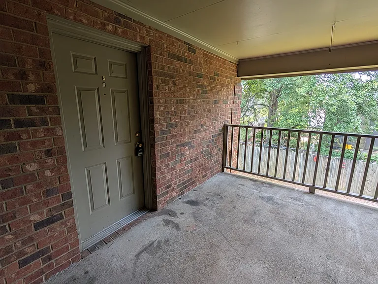 2013 2nd Loop Rd #D8 — Photo 2