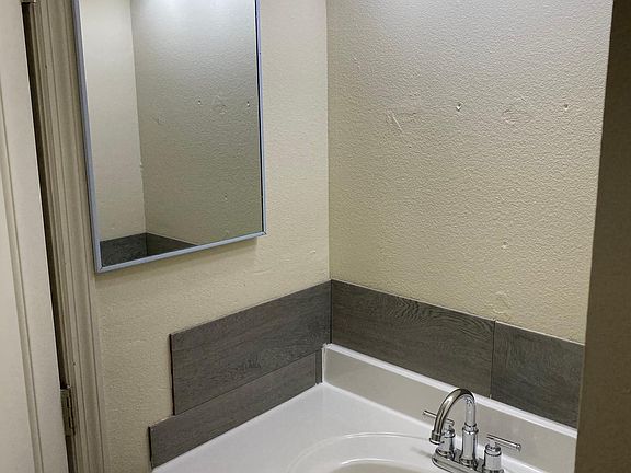 5th image of 3715 Kingsbury Dr