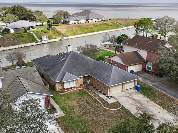 123 E Harbor Dr, Port Lavaca, TX 77979