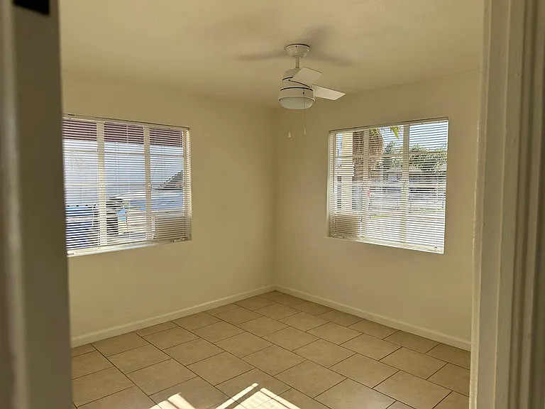 2037 N 21st Pl — Photo 5