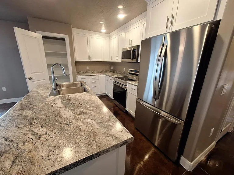 83 W Brown St — Photo 9
