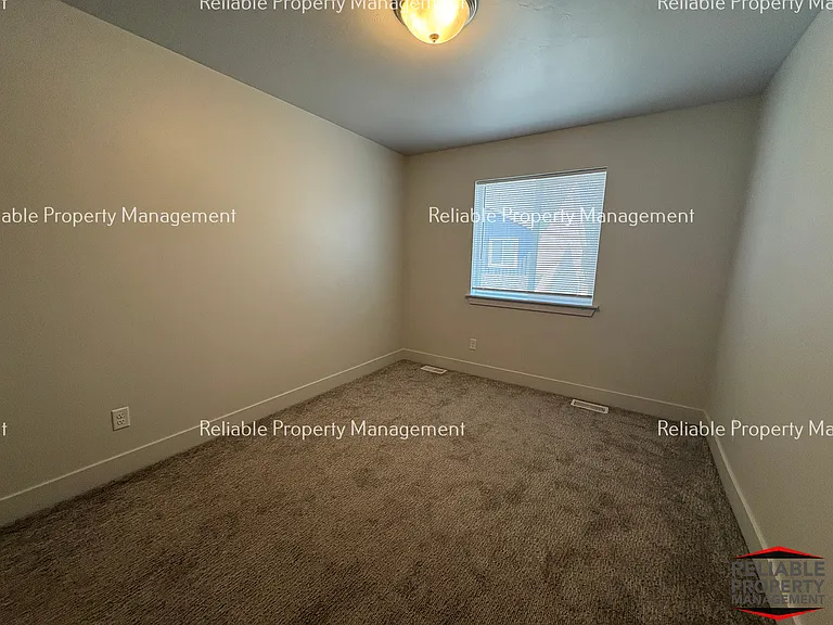 140 S Emery Ln — Photo 10