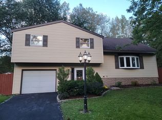 25 Mango Ln, Liverpool, NY 13090