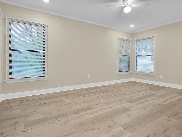 34 W Parnell St — Photo 16
