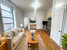 210 W 94th St
