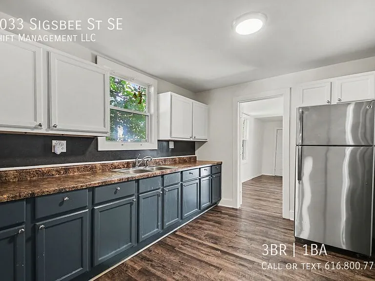 1033 Sigsbee St SE — Photo 4