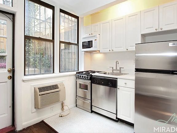 3rd image of 116 Thompson St APT Lb