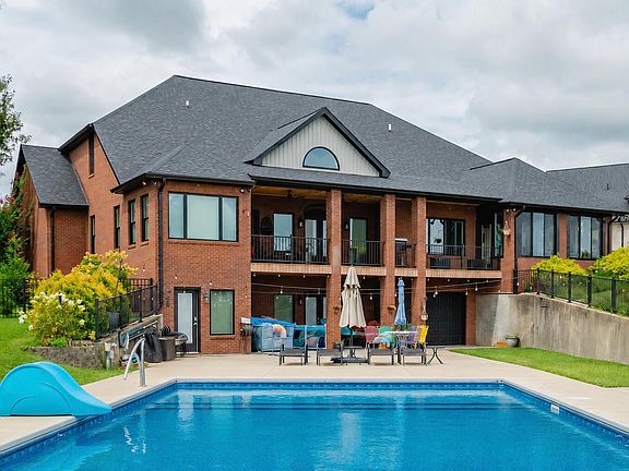 5th image of 409 Holly Ln