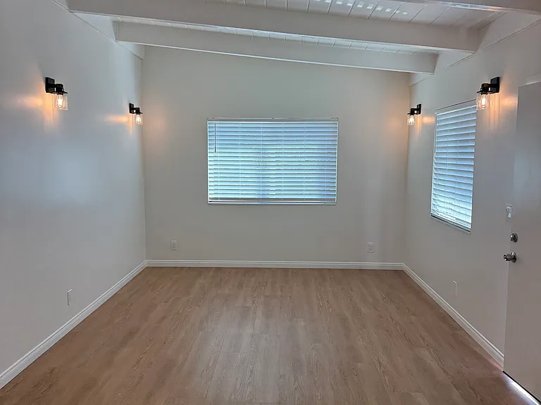 1835 N Vulcan Ave #4 — Photo 24