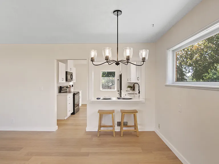 2917 W Heroy Ave — Photo 4