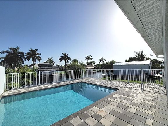 2nd image of 309 SW 47th Ter #309